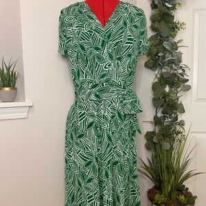 Gorgeous green & white summer dress by Cato